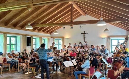 Proben für die Uraufführung der Söllhubener Messe.Foto Tobias Gaiser