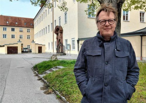 Richard Voglmaier, Geschäftsführer des Franziskushauses in Gars, sucht verzweifelt nach Mitarbeitern. Foto Huber
