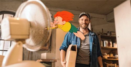 Schauspieler Florian Brückner als „Florian, Neffe von Meister Eder“, in einer Szene des Films „Neue Geschichten vom Pumuckl“. Der Film kam am 26. Oktober 2023 in die deutschen Kinos. Nach einem Kinostart dreier Folgen hat ein Privatsender die ganze Serie (13 Folgen) ins Programm aufgenommen. Foto dpa