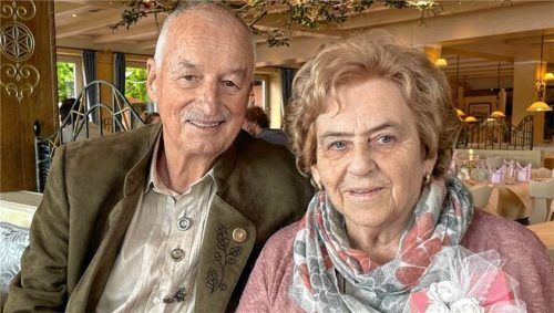Seit 60 Jahren verheiratet: Karl und Maria Reif bei ihrer diamantenen Hochzeit. Foto Heinz