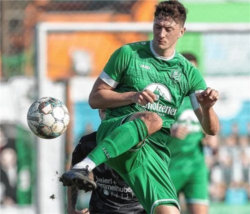 Siegsdorfs Maximilian Huber: im Heimspiel zum Klassenerhalt? Foto Hans Weitz