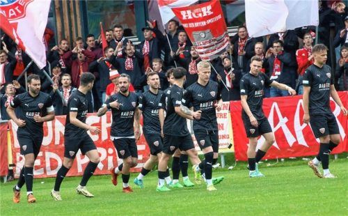 Spielt der TSV Buchbach auch in der kommenden Saison in der Fußball-Regionalliga Bayern? Die Hoffnung auf den Klassenerhalt ist jedenfalls gestiegen.Foto Michael Buchholz