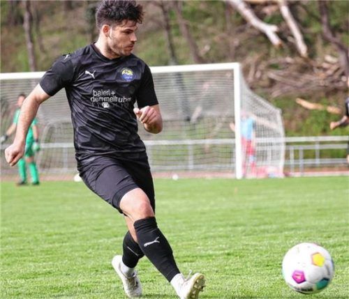 Stefan Denk musste bei seinem Abschied vom FC Töging frühzeitig den Platz verlassen.Foto mb.presse – Butzhammer