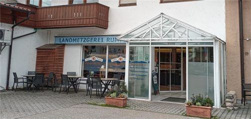 Steht die Filiale der Landmetzgerei Rumpel an der Westerhamer Straße in der Gemeinde Feldkirchen-Westerham vor dem Aus?Foto  Weinzierl