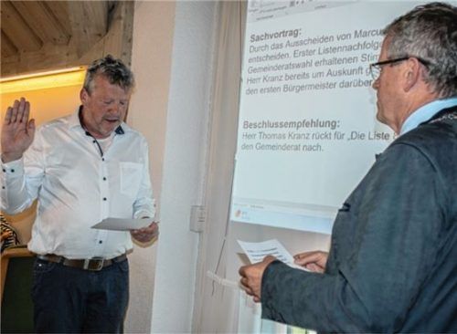 Thomas Kranz beim Verlesen der Eidesformel.Foto Stache