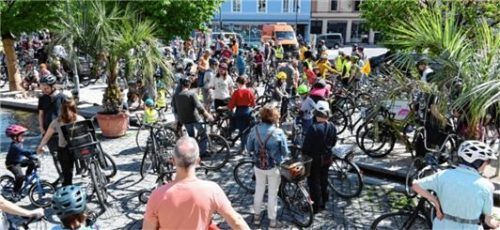 Über 1000 Teilnehmer versammelten sich auf dem Ludwigsplatz.
