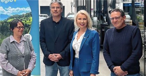 Wollen den grenzübergreifenden Austausch intensivieren: (von links) Neubeuerns Seniorenbeauftragte Viola Frohwein, Professor Dr. Peter Schneckenleitner von der FH Kufstein, Euregio-Vizepräsidentin Barbara Schwaighofer und Thomas Waldvogel, Seniorenbeauftragter des Landkreises Rosenheim. Foto  Riedl