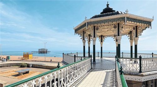 Zu Brightons Sehenswürdigkeiten gehören neben dem Bandstand (Foto) auch der Palace Pier und der Royal Pavilion. Foto Stephan Brünjes