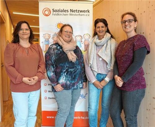 Zu einem Netzwerktreffen trafen sich (von links) Janine Karkosch, Ethel D. Kafka, Silvia Schütz und Stefanie Schönknecht im Bürgersaal in Westerham.Foto karkosch