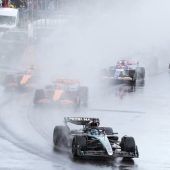 Verstappen triumphiert im Regen