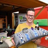 Bier im Blick – und auf dem Schoß