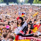 Fan-Euphorie: Völler „ergriffen“