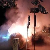 Müllcontainer in Flammen