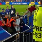Fan springt Ronaldo an
