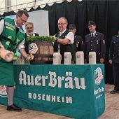 Stephan Schlier zapfte gekonnt im gut besetzten Festzelt an