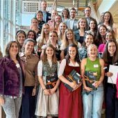 Physiotherapie-Absolventinnen feiern ihren Abschluss