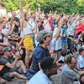Rosenheim schreit DFB-Elf beim „Rudelgucken“ ins EM-Achtelfinale