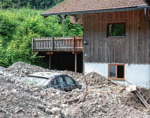 Angesichts der Schäden, die die Sturzfluten zum Beispiel in Brannenburg angerichtet haben, benötigen die Betroffenen dringend Hilfe und Beratung, wie die Schäden am besten zu reparieren sind. Foto Thomae