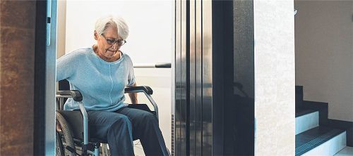 Aufzüge können gerade für ältere und behinderte Menschen ungemein wichtig werden. Foto CameraCraft/Panthermedia