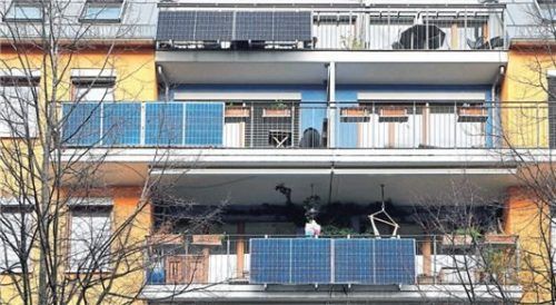 Balkonkraftwerke sind einfach anzumelden. Foto IMAGO/S. Gudath
