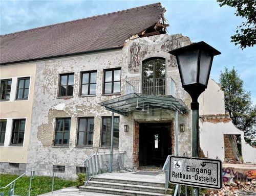Das alte Bruckmühler Rathaus wurde 2022 abgerissen. Die Gemeindeverwaltung ist derzeit in den Räumlichkeiten der alten Wolldeckenfabrik untergebracht.Foto Baumann