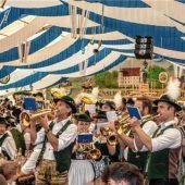 Tausende Kehlen singen