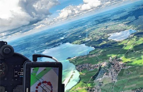 Das Foto entstand bei einem Flug über dem Forggensee bei Füssen. Der Flug über 470 Kilometer führte unseren Streckenflugbeauftragten Christian Ossmann nach Blaubeuren (Schwäbische Alb) und über Füssen wieder nach Antersberg. Foto ossmann