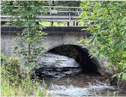 Das Nadelöhr in Achenmühle ist der Durchlass unter der Frasdorfer Straße.