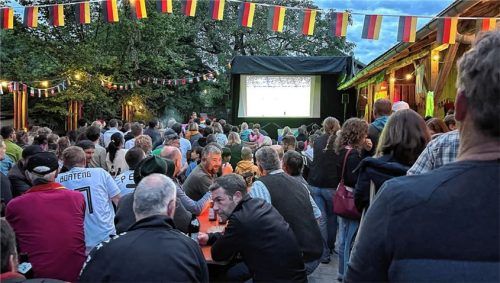 Das Trogerhaus in Au ist an Spieltagen eine große Fan-Zone. Foto Re