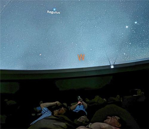 Das „Vidarium“ ist ein 360-Grad-Spektakel, das virtuell zu den Sternen, ans Meer oder in die Berge entführt. Foto RE