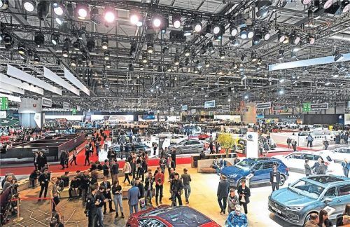 Das waren noch Zeiten: Im Jahr 2019 lockte der Genfer Autosalon mit vollen Hallen und vielen Premieren. Foto Uli Deck/dpa