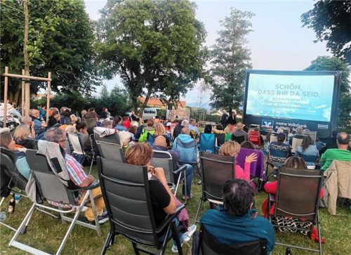 Den Abschluss des Bruckmühler Open-Air-Kinos bildet der Abend auf der Liegewiese im Freibad. Foto mischi