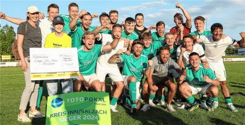 Der letzte Gewinner des Toto-Pokals im Kreis Inn/Salzach: der TuS Traunreut.Foto Hans Weitz