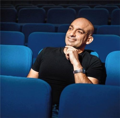 Der niederbayerische Kabarettist tritt morgen mit seinem Programm „Am Ende vorn“ im Kurhaus auf. Foto RE