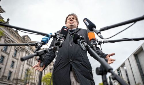 Die AfD hat ein Auftrittsverbot für ihren eigenen Spitzenkandidaten zur Europawahl verhängt. Maximilian Krah steht wegen relativierender Äußerungen zur SS und seiner Kontakte nach Moskau in der Kritik. Aus dem AfD-Bundesvorstand ist er zurückgetreten. Foto dpa