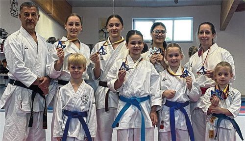 Die Asia Sports-Karate-Kämpfer haben in Halle an der Saale so richtig abgeräumt. Foto Asia Sports Waldkraiburg