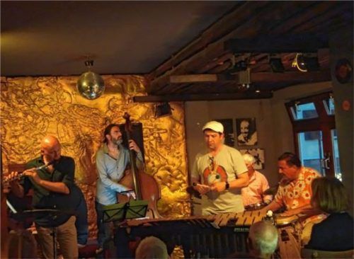 Die Band „Cantina Latina“ verwandelte das Le Pirate in eine karibische Mambohöhle. Fotos Friedrich