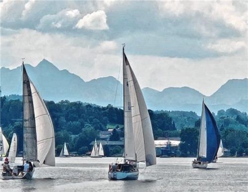 Die Chiemsee-Meisterschaft ist traditionell beim YC Urfahrn gestartet.Foto Niessen