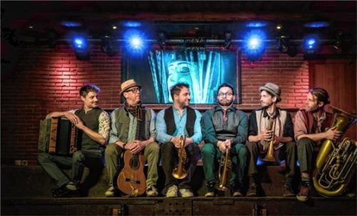 Die Combo „Kapelle So&So“ spielt heute Abend beimIrschenberg-Festival. Foto Re