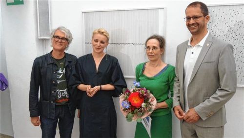Die Kunstpreisträgerin Christine Ott (Dritte von links) mit Bernhard Paul (links) und Dr. Olena Balun vom Kunstverein sowie Oberbürgermeister Andreas März.Foto friedrich
