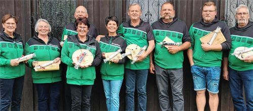 Die Sieger der Vereinsmeisterschaften: (von links) Christa Sigl, Barbara Gerzer, Elisabeth Reichert, Franz Gerzer, Karin Stöckl, Wolfgang Gall, Peter Blaga, Peter Blaga junior und Walter Schmid. Foto re