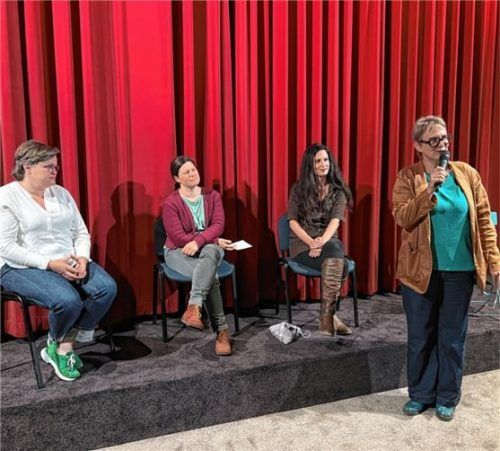 Diskutierten zum Thema Plastik (von links): Sanne Kurz, Diana Genius, Stefanie Kießling und Moderatorin Martina Thalmayr. Foto re