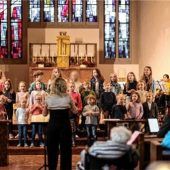 Tosender Applaus für Kinderchöre