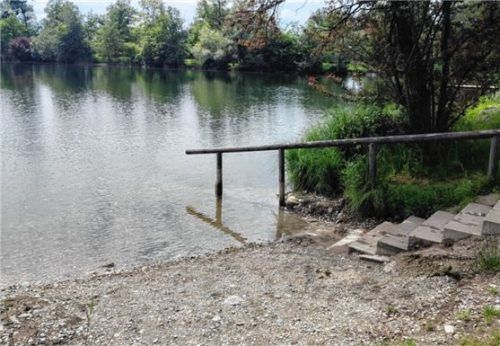 Eine Treppe ins Trockene: Am Zustieg ist der Pegelrückgang deutlich erkennbar. Fotos Wunsam