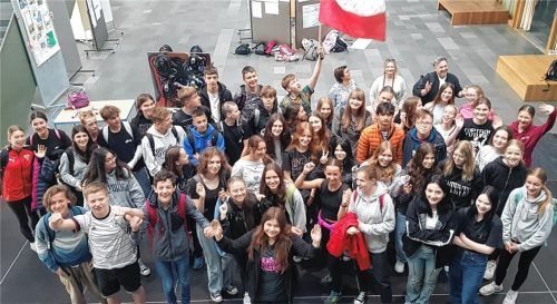 Erster bayerisch-polnischer Schüleraustausch: 50 Teenager vom Gymnasium Bruckmühl und dem Lyzeum Torun verbringen eine gemeinsame Aktiv-Woche im Mangfalltal.Foto  Buxot