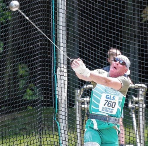 Hennes Rügamer wurde deutscher Meister im Hammerwurf der Männer M65.Foto Ludwig Stuffer