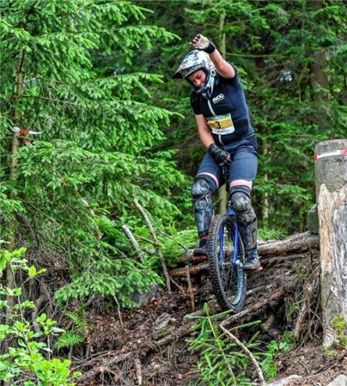 Henriette Höhne landete beim Downhill auf dem zweiten Platz.Foto Thomas Hoeser