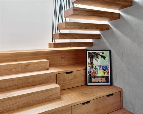 Höchste Qualitätsansprüche erfüllen maßgeschreinerte Treppen der Firma Schmidmayer aus Schwabering.