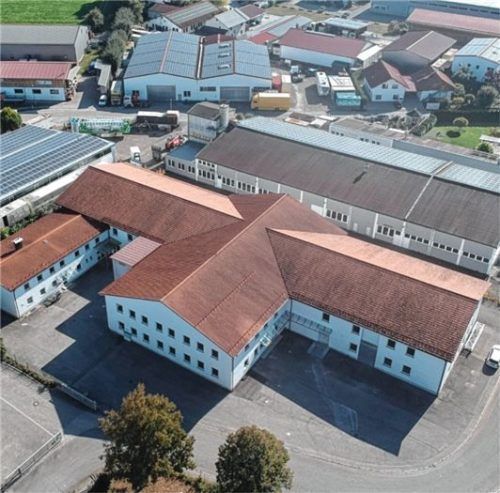 Im Gewerbegebiet „Am Eckfeld“ in Rott sollen Geflüchtete einziehen. Foto Stuffer/Günster