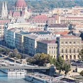 Von Stadt zu Stadt auf ruhigem Wasser